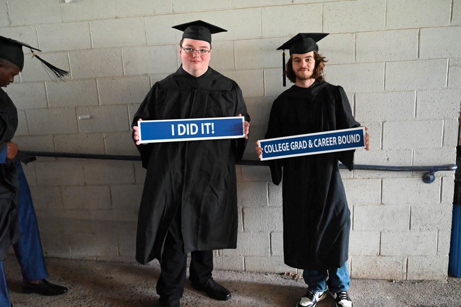 Grinstead and Haslip at Southwest's 2022 Commencement.