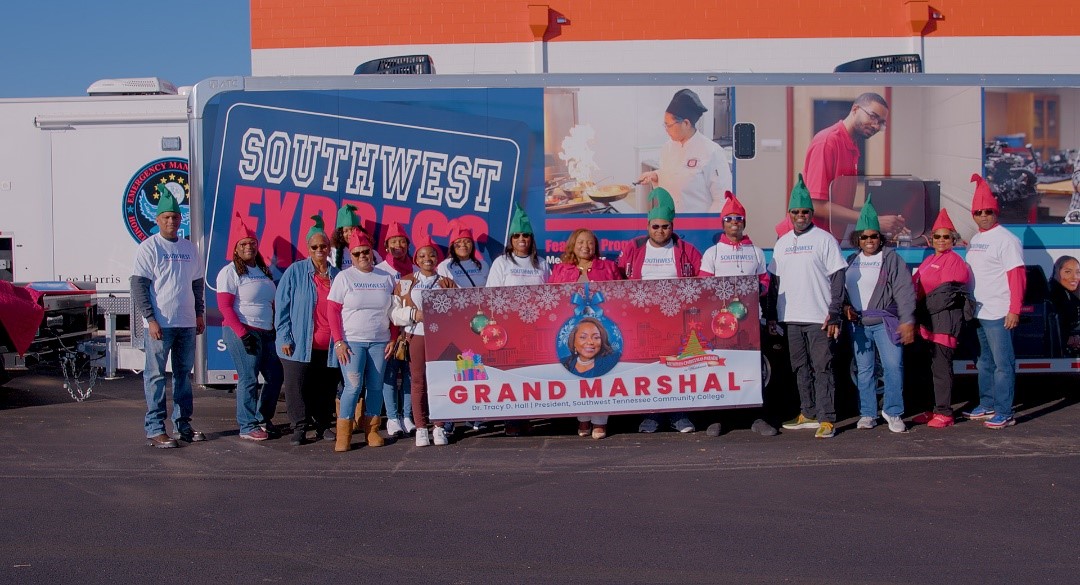 Students and staff join President Hall for a commemorative photo before the Christmas parade begins.  