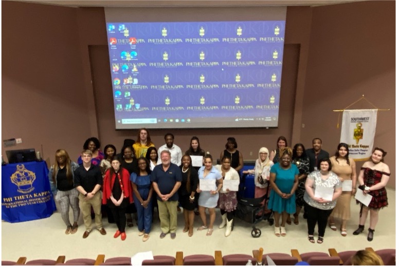 Newly inducted PTK members at the 2024 Upsilon Delta Chapter candlelight ceremony. 