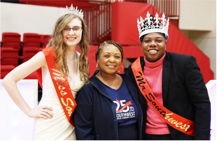 Homecoming Royalty—Robrecus “Rico” Parker as King and Grace Hernandez as Queen. Standing with Dr. Hall wearing crowns